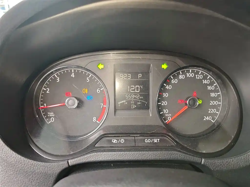 Volkswagen Polo 2016 1.4L Automatic Trend фото 12