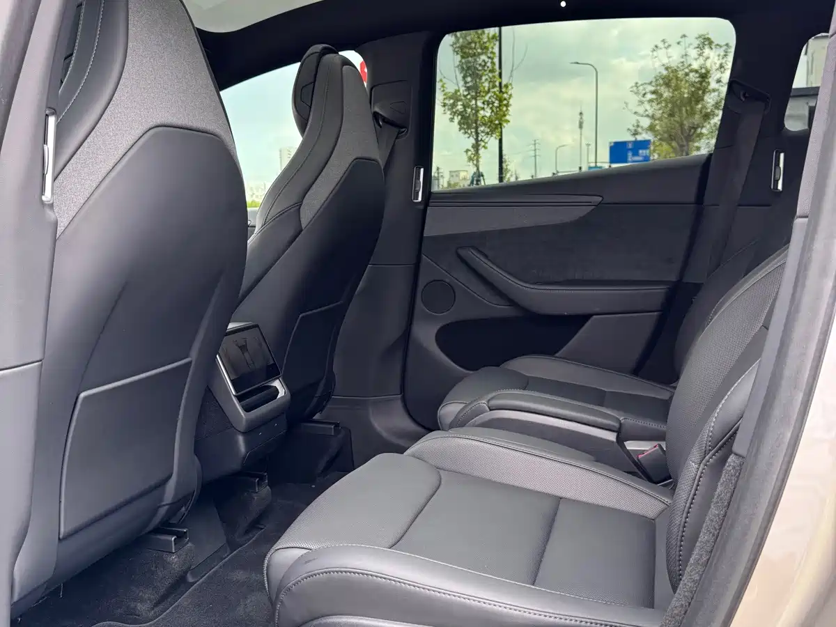 Tesla Model Y L 2025 2025 Facelift Long Range AWD