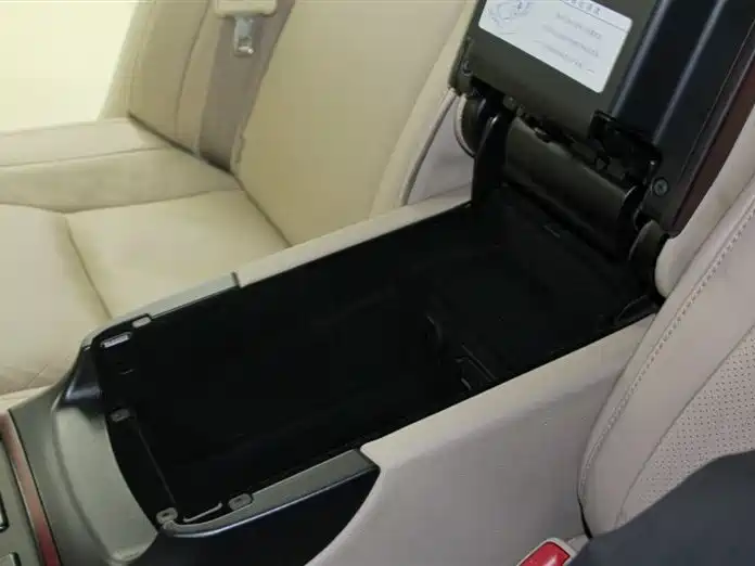 Toyota Crown 2010 4.3L Royal Saloon VIP фото 28