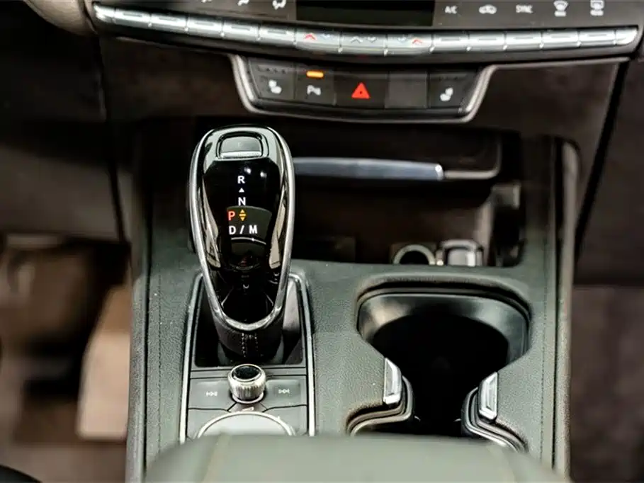 Cadillac XT4 2020 Facelift 28T 2WD Leading фото 14