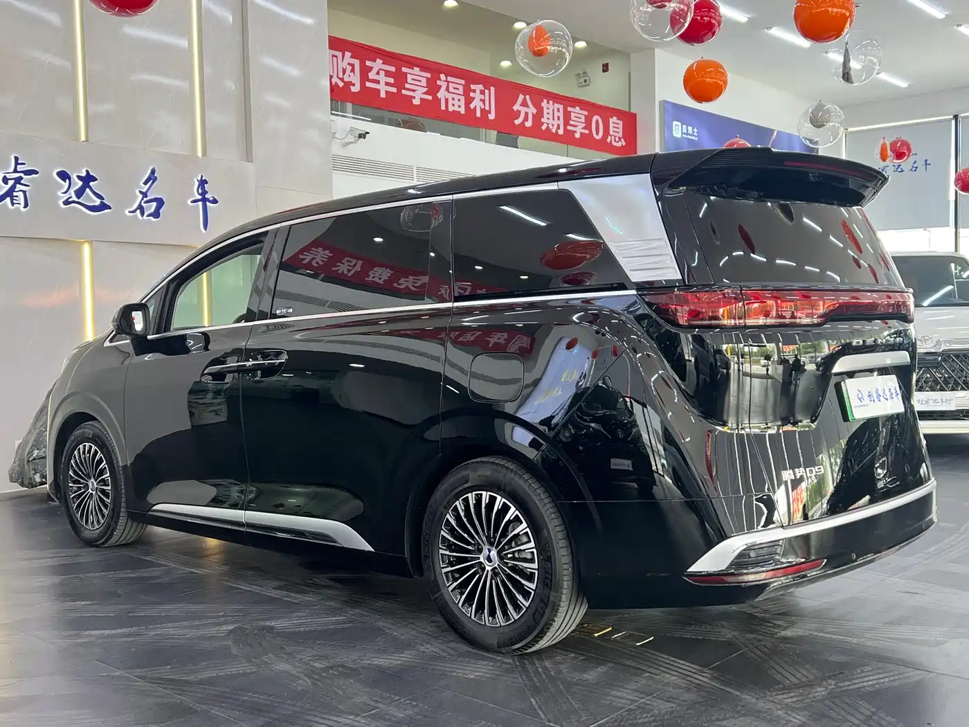 Denza D9 2022 DM-i 970 All-Wheel Drive Honor Edition фото 4