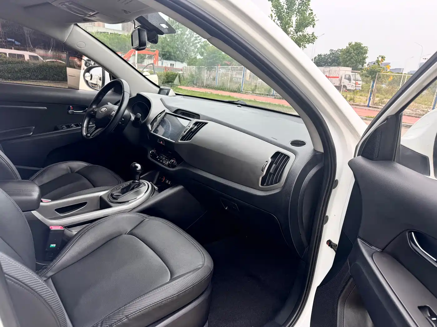 Kia Sportage 2015 2.0L Automatic 2WD GLS фото 9