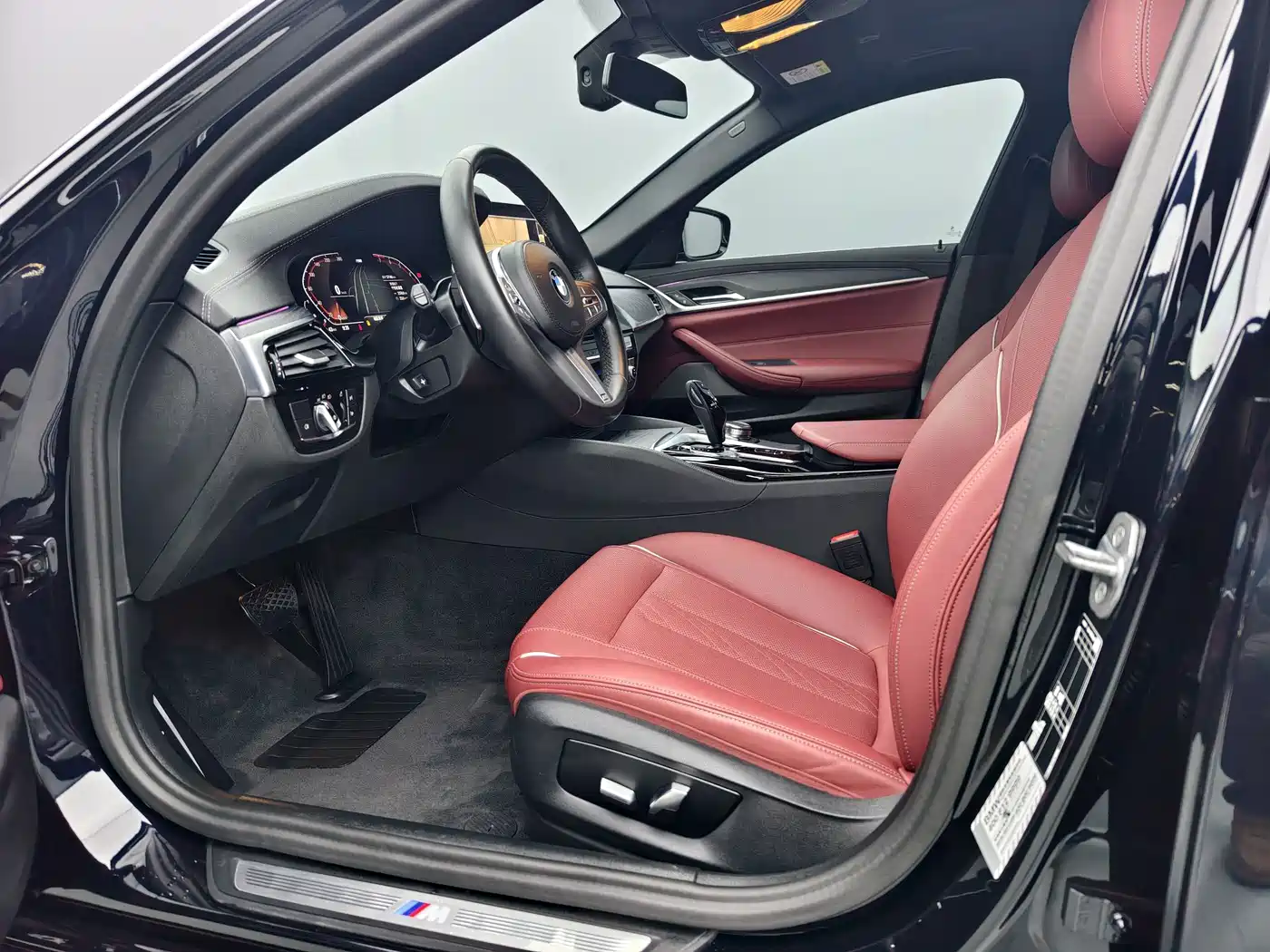 BMW 5 Series 2023 530Li Leading M Sport Package фото 5