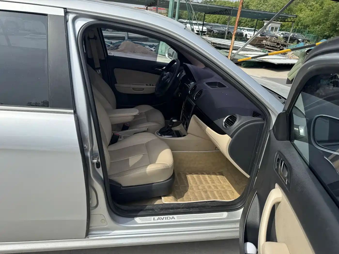 Volkswagen Lavida 2011 1.6L Automatic Pinxuan Edition фото 5