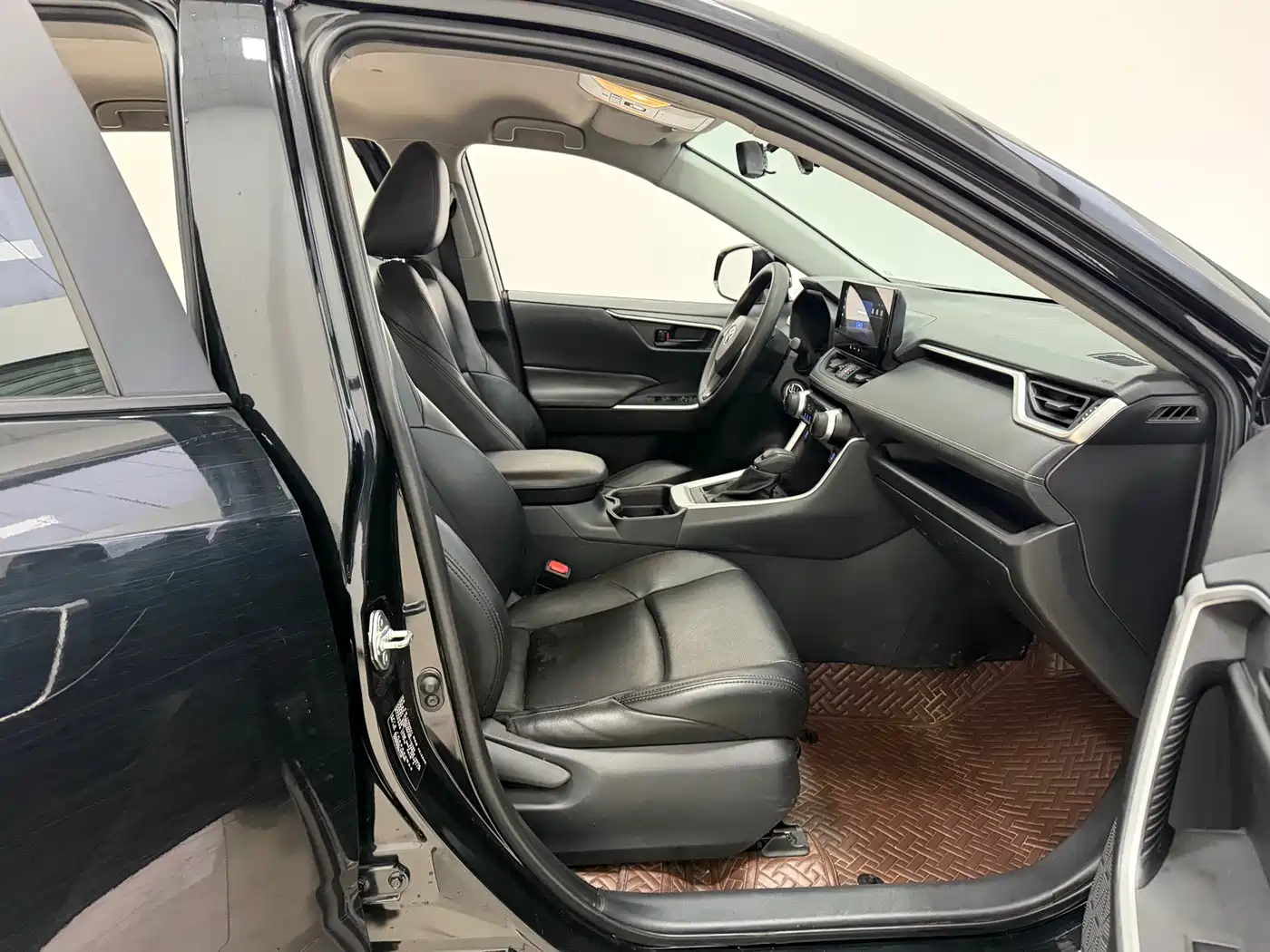 Toyota Wildlander 2022 2.0L CVT FWD Leading Edition фото 11