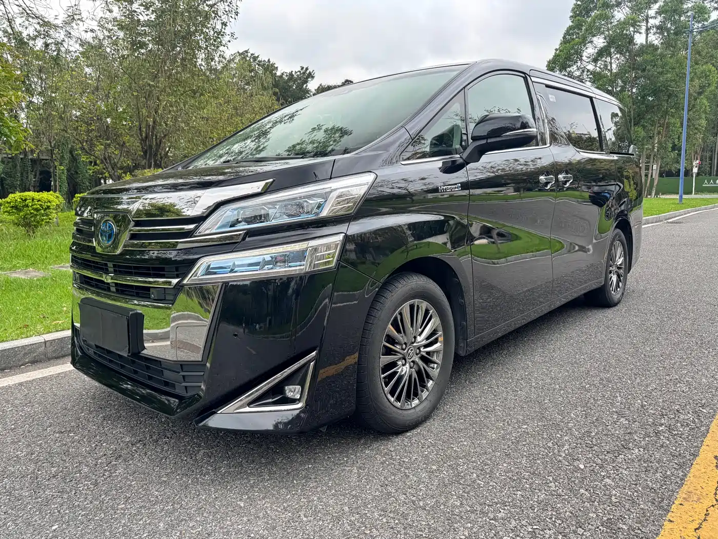 Toyota Vellfire 2021 2020 Twin Engine 2.5L HV Luxury Edition