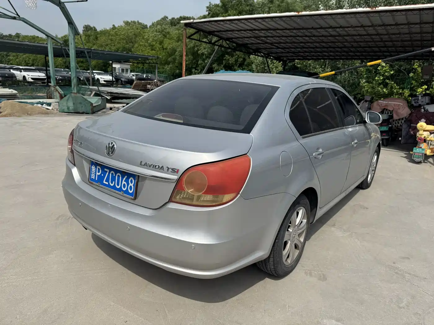 Volkswagen Lavida 2011 1.6L Automatic Pinxuan Edition фото 8