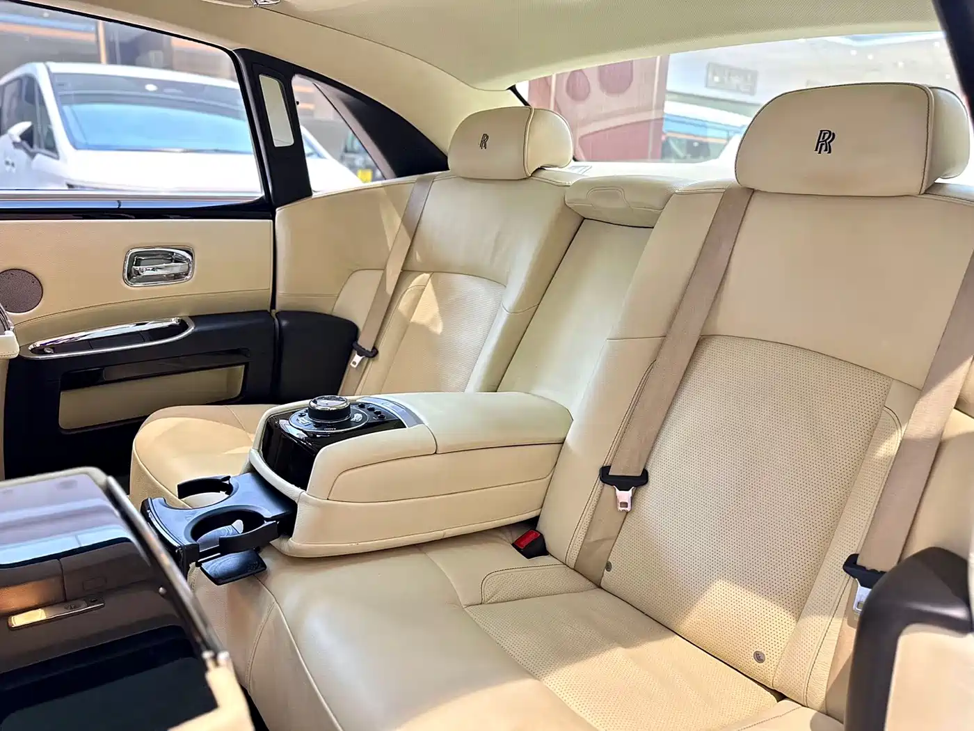 Rolls-Royce Ghost 2010 Model 6.6T Standard фото 8