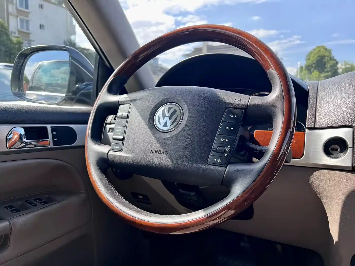 Volkswagen Touareg 2010 3.6 Limited Luxury Edition фото 12