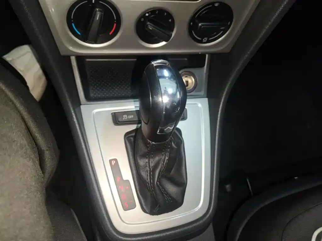 Volkswagen Lavida 2017 1.6L Automatic Comfort Edition фото 14