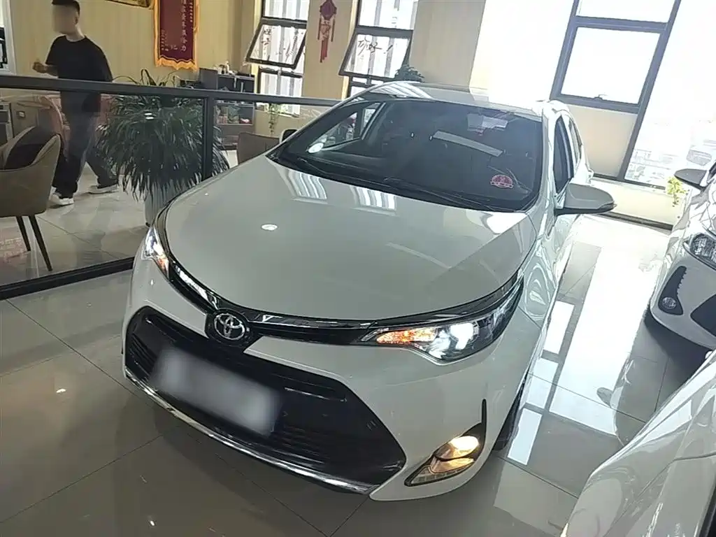 Toyota Levin 2018 185T CVT Premium Edition China V фото 2