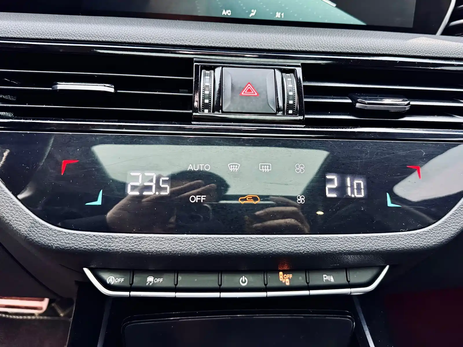 Photo 15 - Hongqi HS5