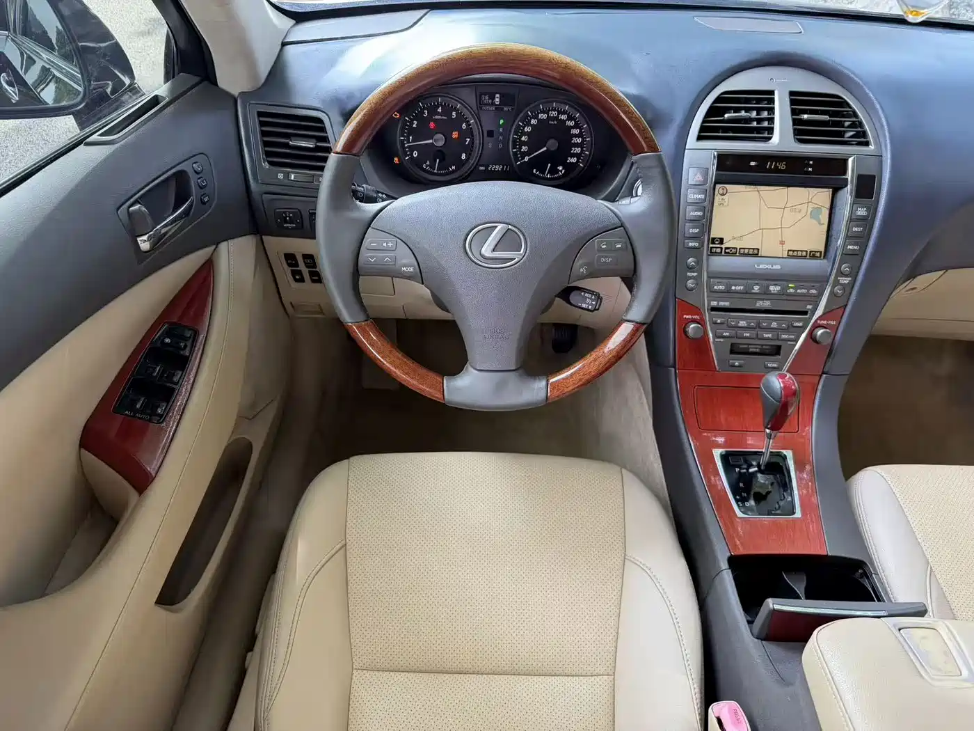Фото 6 - Lexus ES