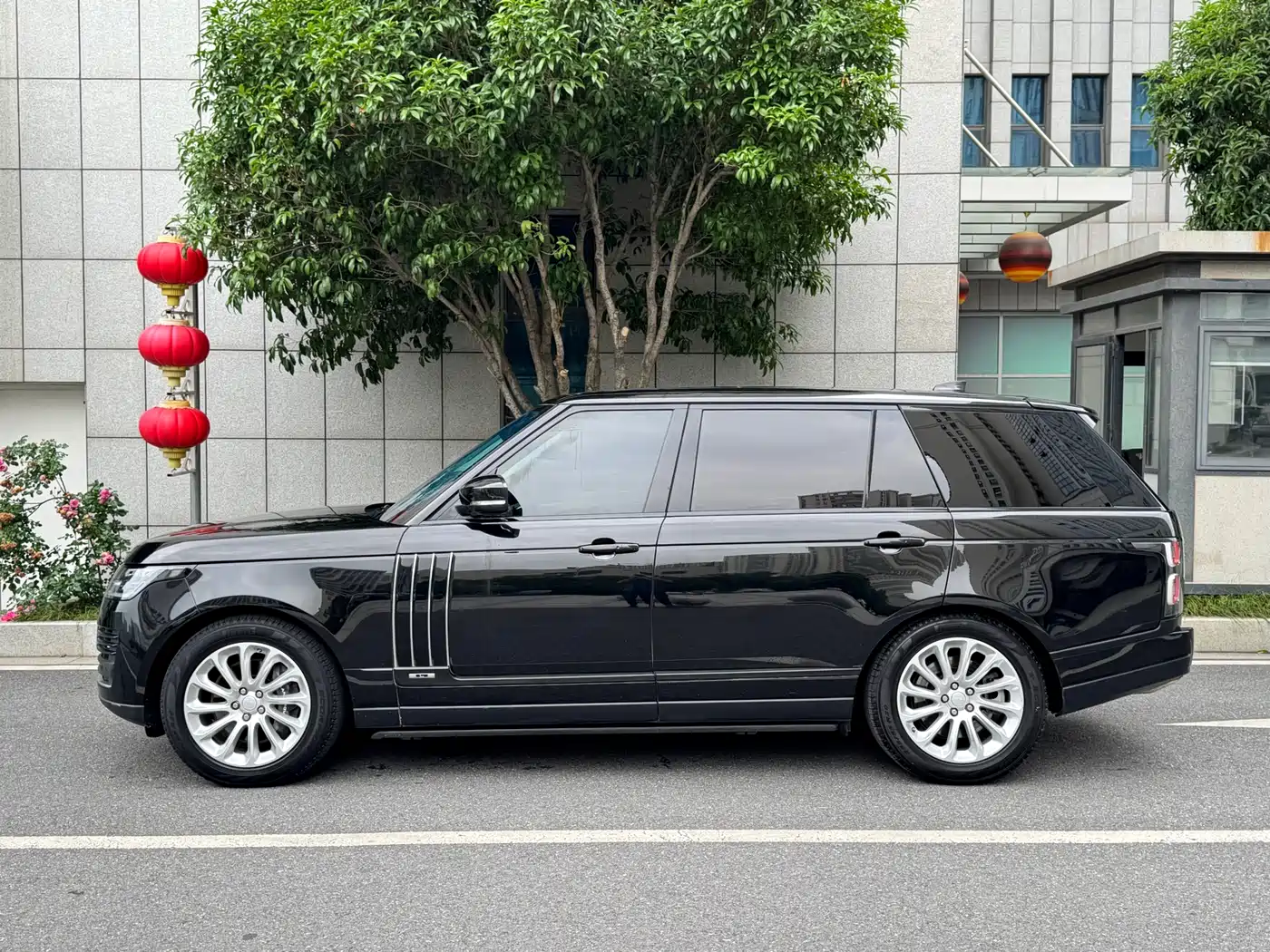Land Rover Range Rover 2018 3.0 SC V6 Vogue Heritage Extended Edition фото 6