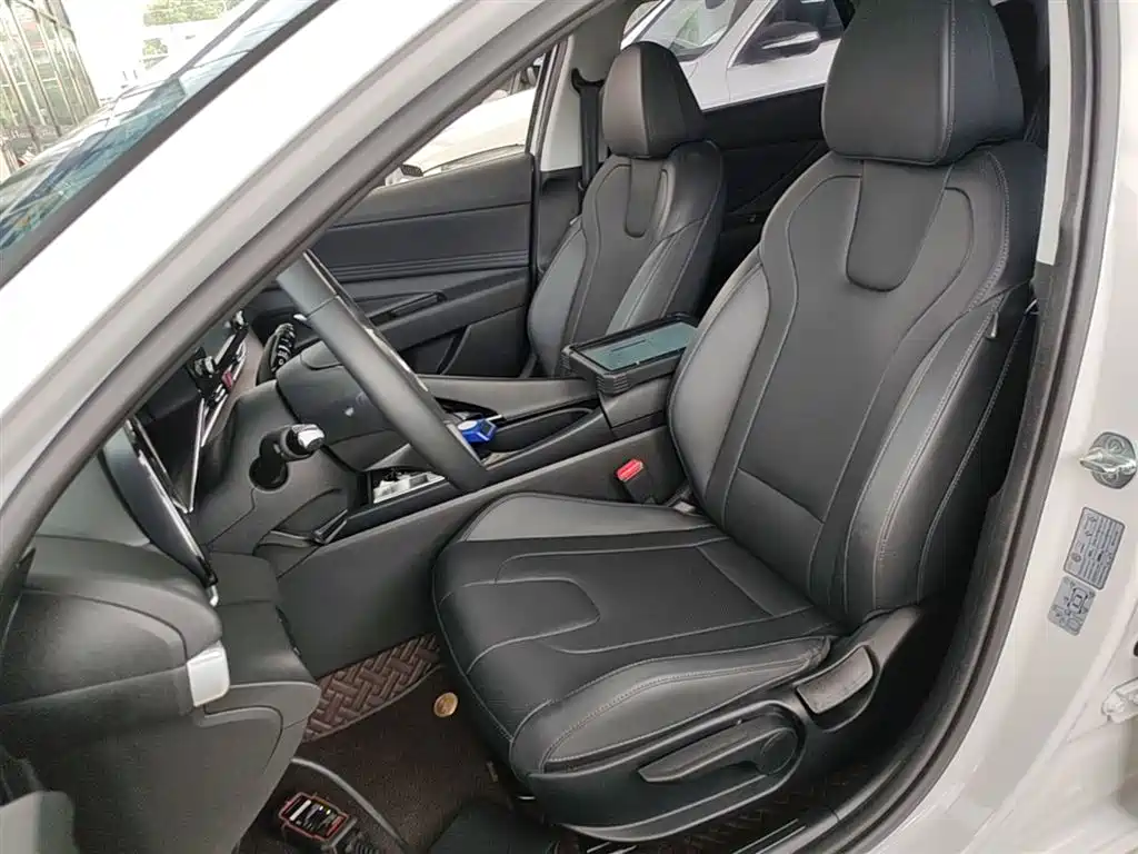 Hyundai Elantra 2023 1.5L CVT GLX Elite Edition фото 15