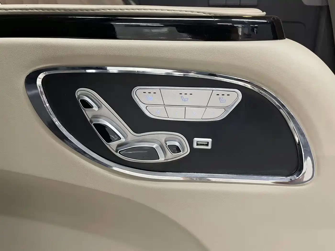 Mercedes-Benz Vito 2013 Model 3.0L Elite Edition фото 10