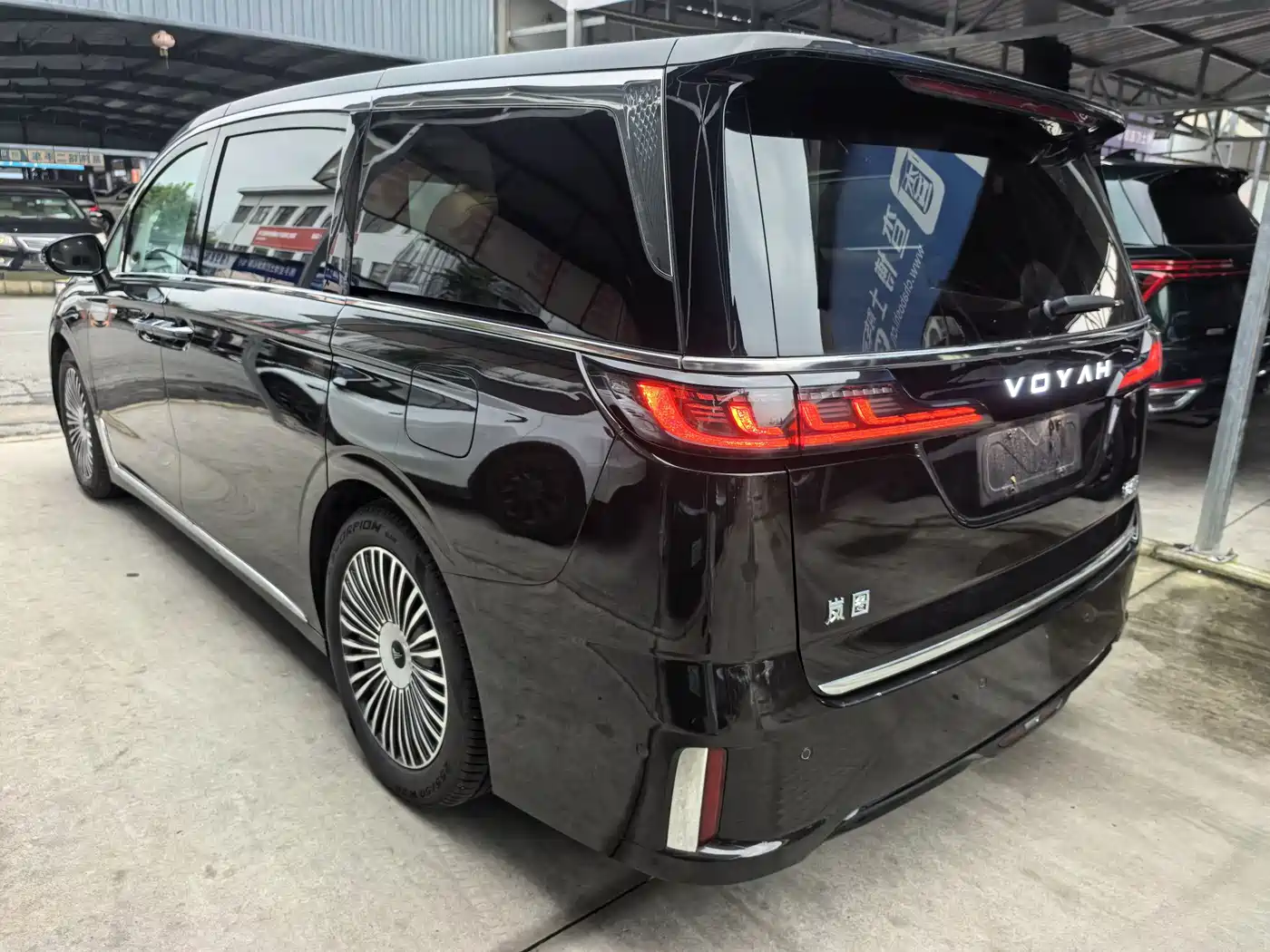 Voyah Auto Voyah Dreamer 2025 PHEV AWD Flagship Kunpeng Edition фото 13