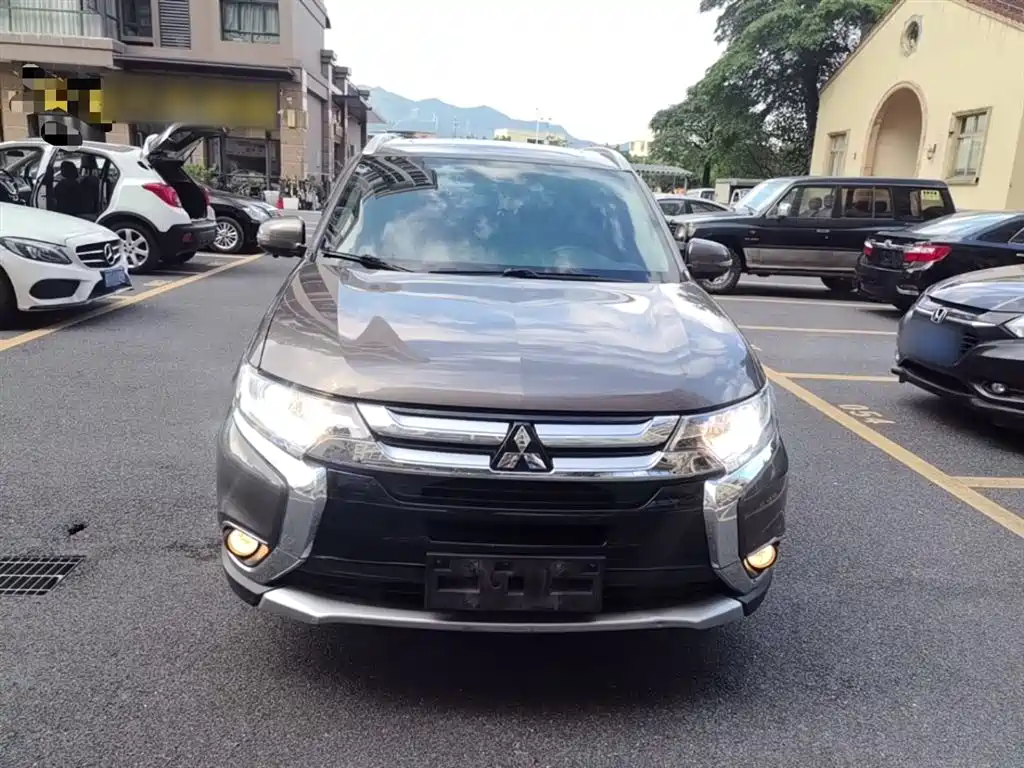 MITSUBISHI OUTLANDER