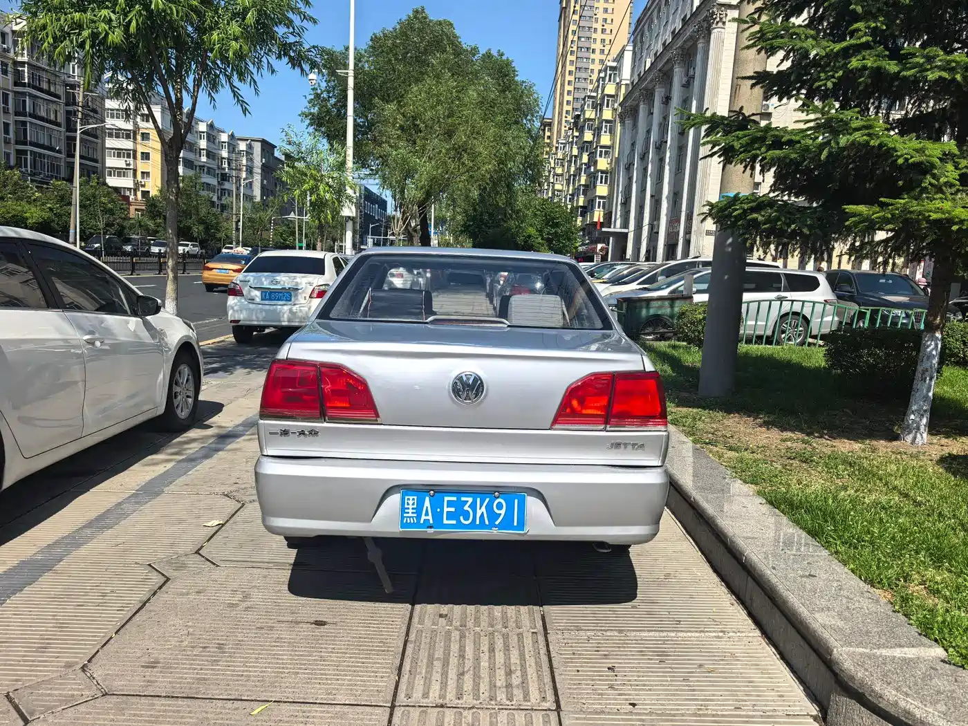 Volkswagen Jetta 2012 1.6L Commemorative Edition фото 4