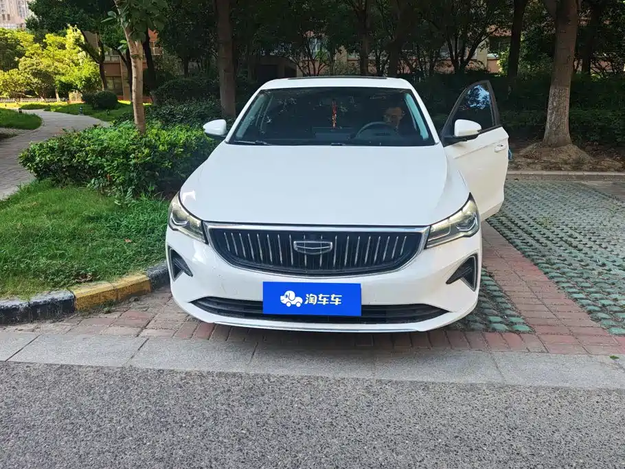 Фото 2 - Geely Emgrand