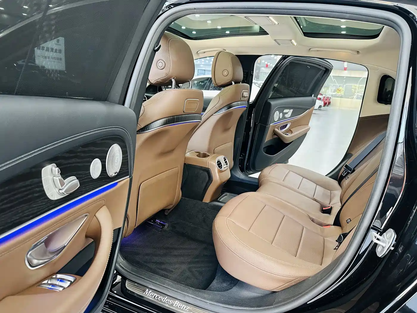 Mercedes-Benz E-Class 2020 E 300 L Sport Luxury Model фото 6