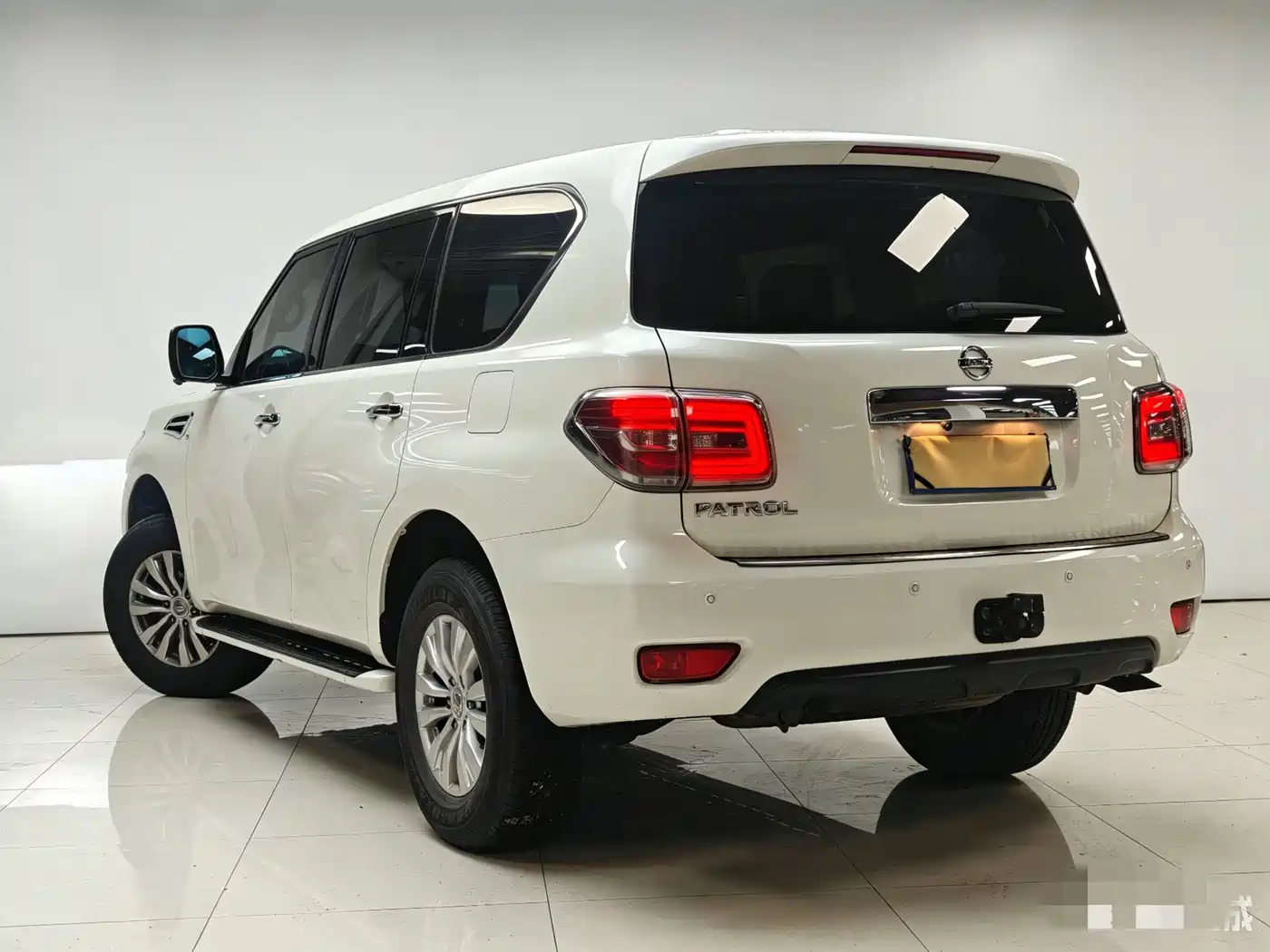 Nissan Patrol 2018 4.0L Leadership фото 15