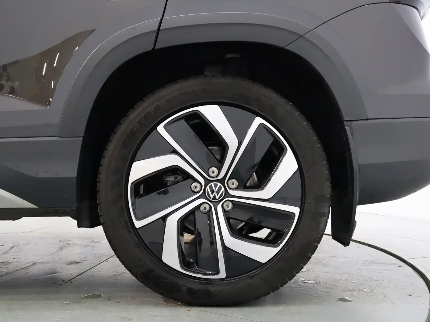Volkswagen Tharu 2024 300TSI 2WD Moon Premium Edition фото 11