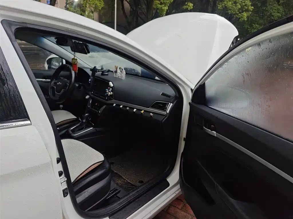 Hyundai Elantra 2016 Model 1.6L Automatic Smart Elite фото 20