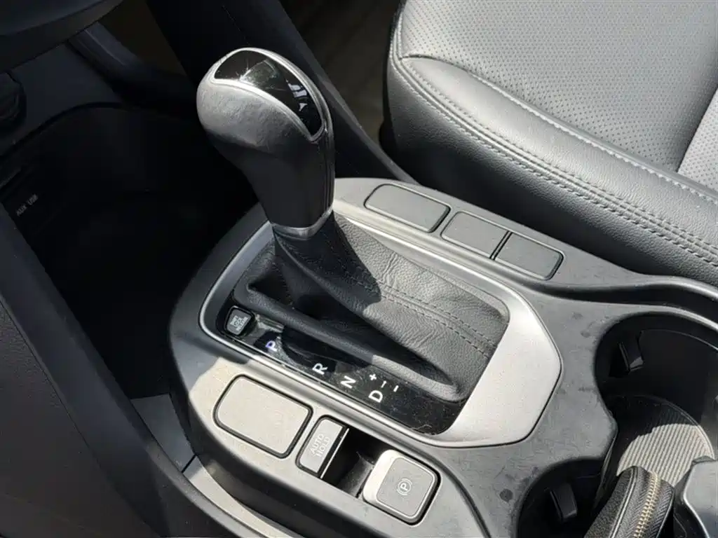 Hyundai Santa Fe 2015 2.0T Automatic 2WD Smart 5-Seater фото 12