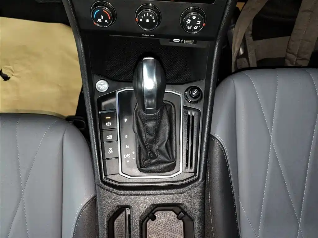 Volkswagen Lavida 2023 1.5L Auto Luxury Edition фото 14