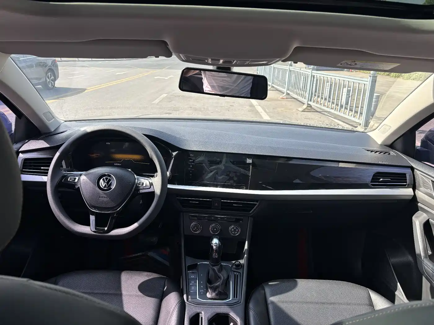 Volkswagen Lavida 2022 1.5L Auto Comfort Edition фото 11