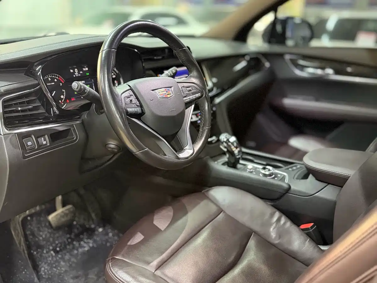 صورة 15 - Cadillac XT6