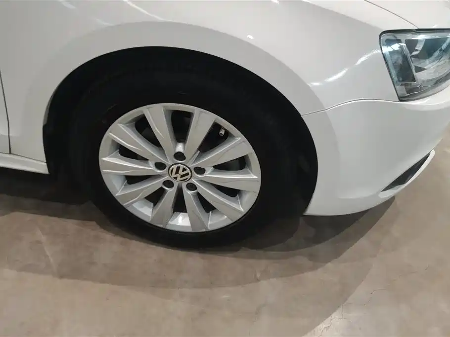 Volkswagen Sagitar 2014 Facelift 1.6L Automatic Comfort фото 6