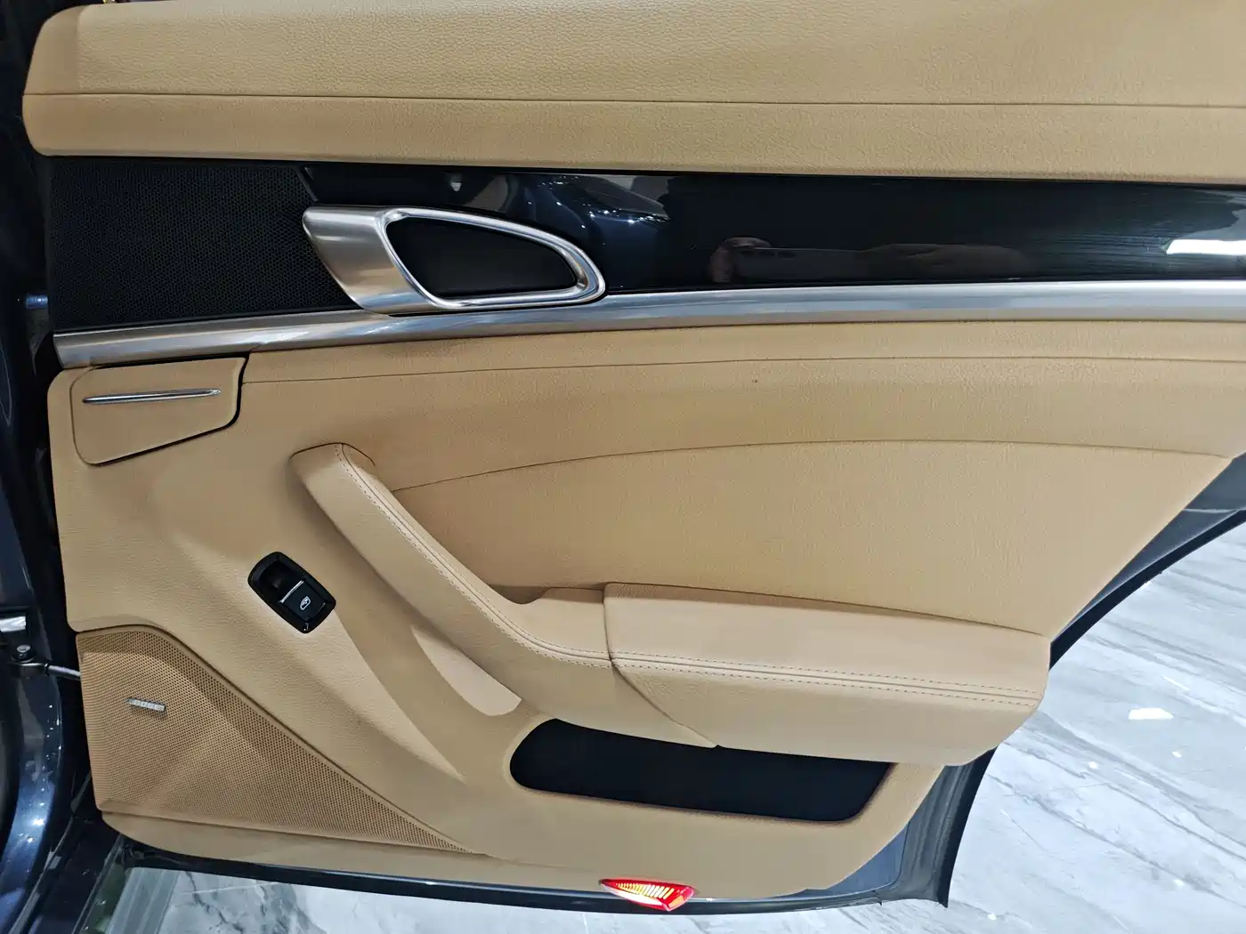 Porsche Panamera 2010 Model Panamera 4S 4.8L фото 11