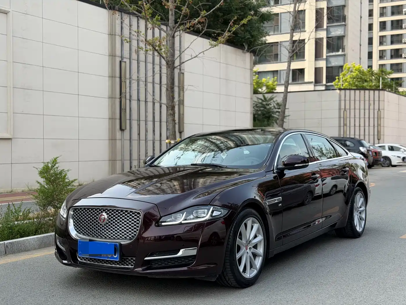 Фото 1 - Jaguar XJ