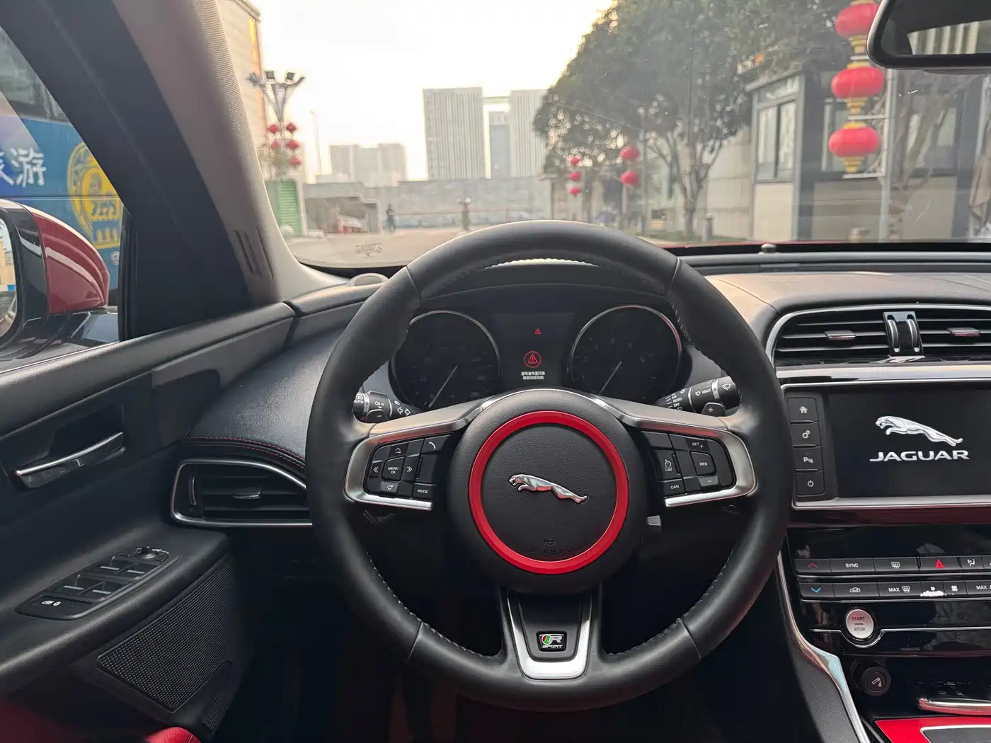 Jaguar XE 2015 2.0T 200PS R-Sport фото 19