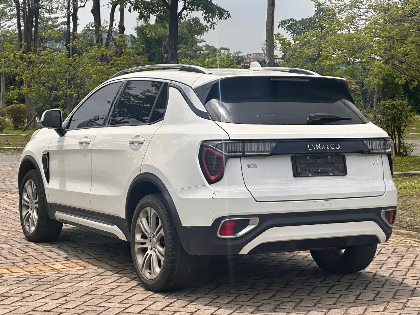 Lynk & Co 01 2019 2.0T 2WD Pro Edition China V фото 13