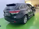 Фото 13 - Toyota Highlander