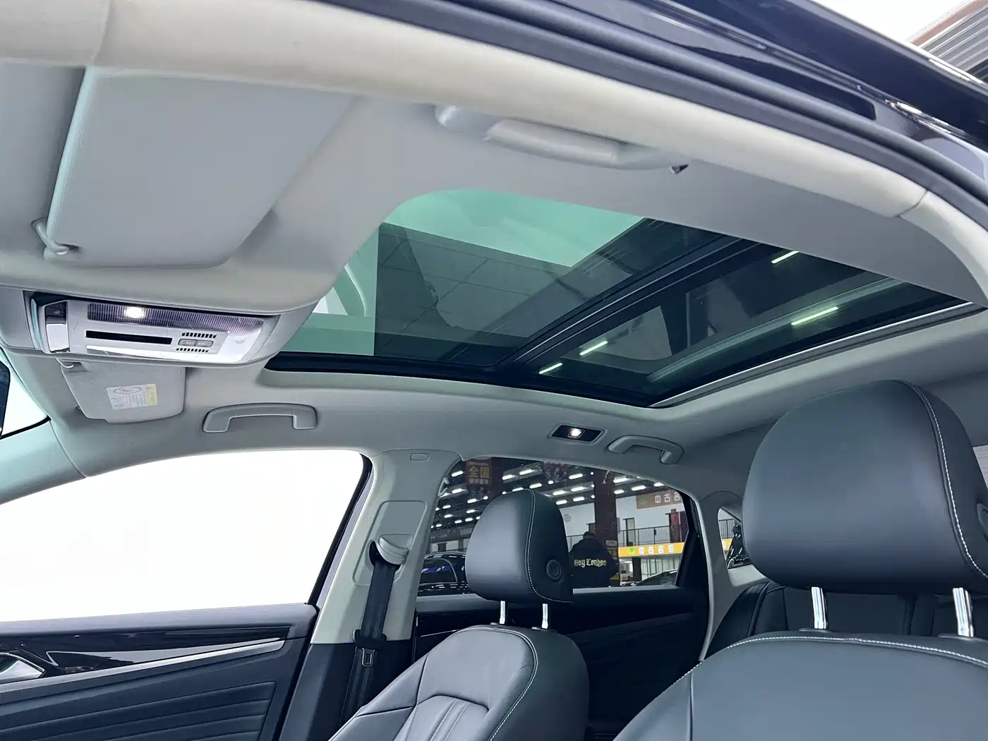 Volkswagen Passat 2023 Facelift 330TSI Starlight Elite Edition фото 19