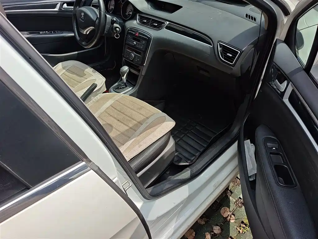 Peugeot 308 2014 Model Joy Edition Classic 1.6L Automatic Superior Style фото 20