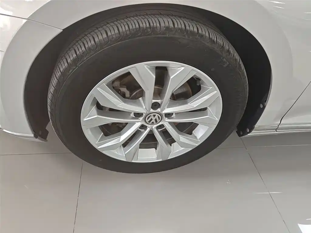 Volkswagen Magotan 2018 Facelift 330TSI DSG Luxury фото 23