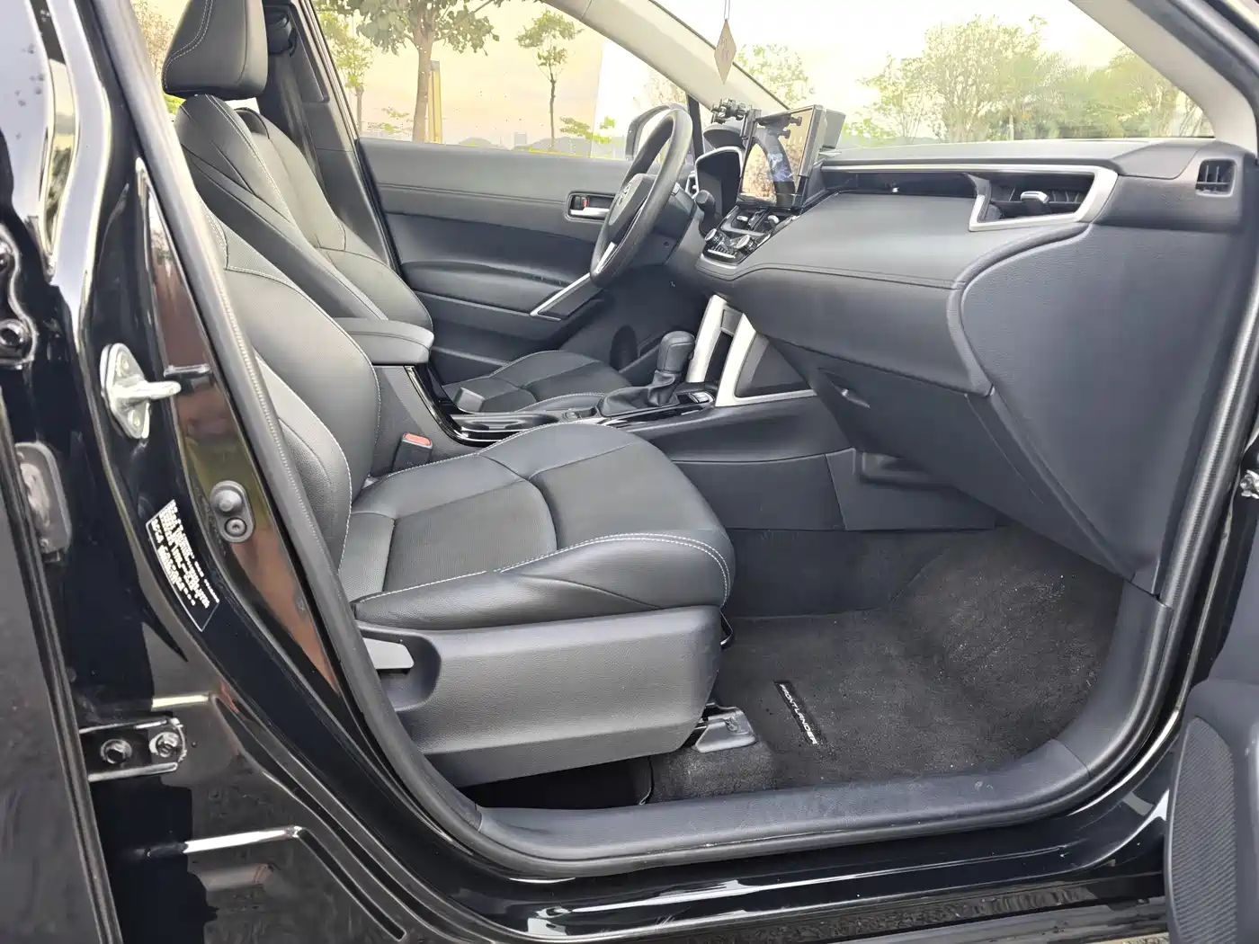 Toyota Frontlander 2023 2.0L CVT Luxury Edition фото 14