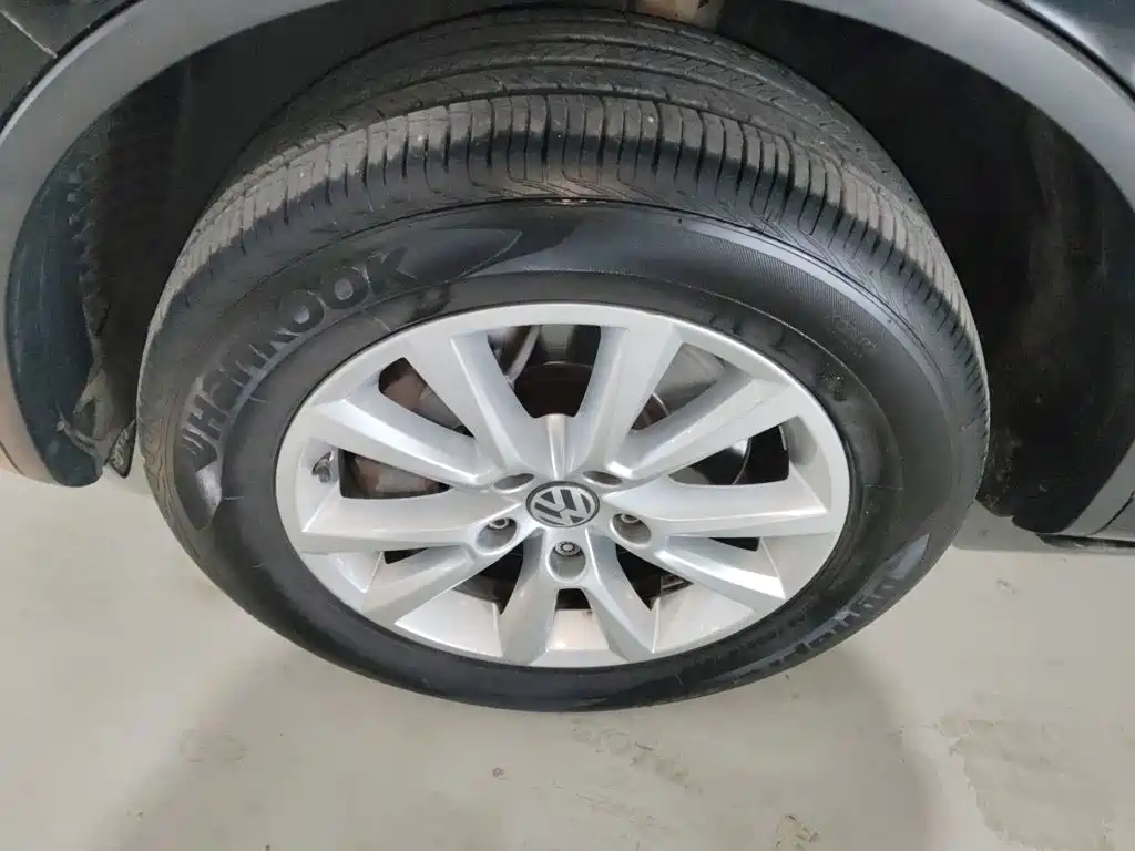 Фото 20 - Volkswagen Touareg