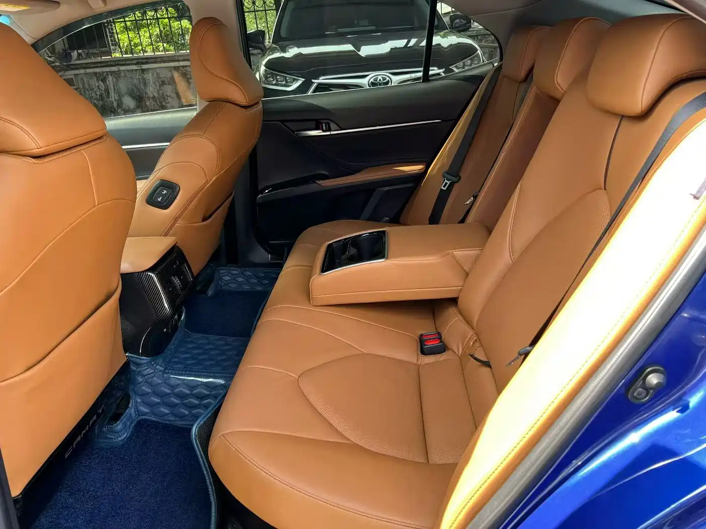 Toyota Camry 2021 Hybrid 2.5HG Luxury Edition фото 7