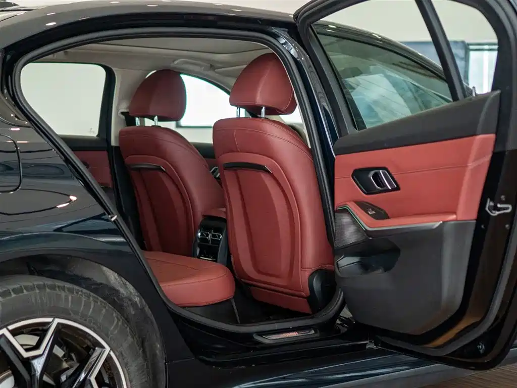 BMW i3 2025 eDrive 40 L Shadow Night Package фото 18