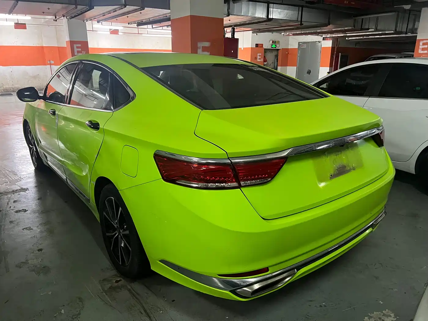 Фото 2 - Geely Borui