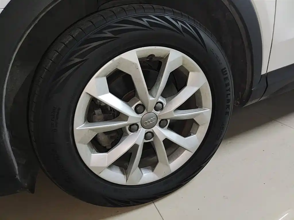 Audi Q3 2018 30th Anniversary Edition 30 TFSI Standard фото 23
