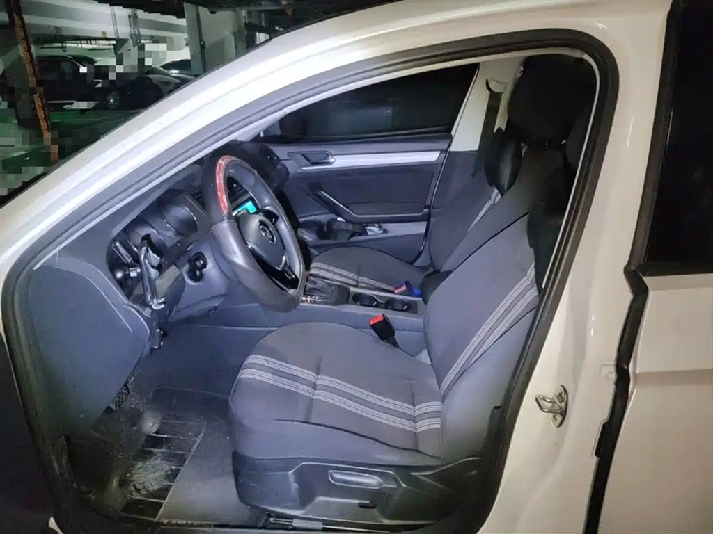 Volkswagen Lamando 2017 230TSI DSG Trend Edition фото 12