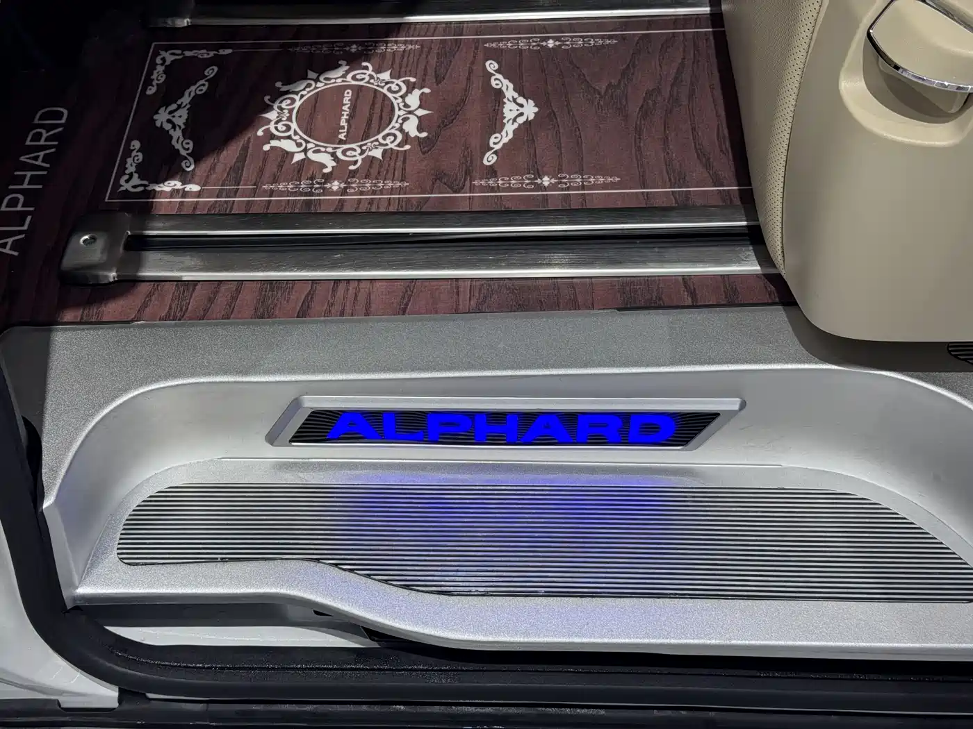 Toyota Alphard 2021 Hybrid 2.5L Premium фото 19