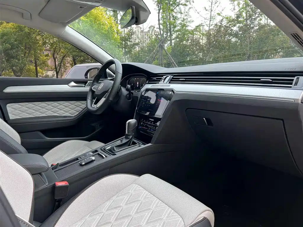 Volkswagen Magotan 2023 Model 2 Million Commemorative Edition 330TSI DSG Luxury фото 10